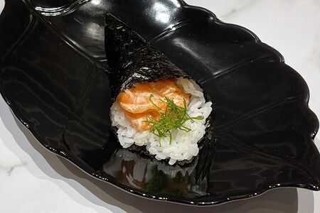 Темаки Лосось спайси