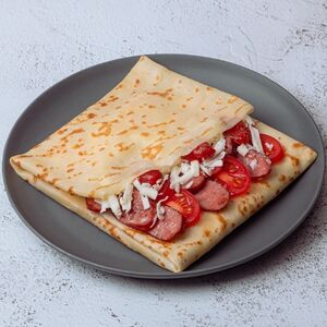 Блин с охотничьими колбасками