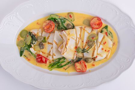 Кальмар на гриле с узбекским лимоном и оливками