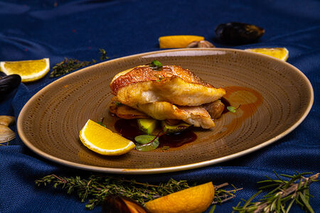 Филе морского окуня в имбирно-апельсиновом соусе