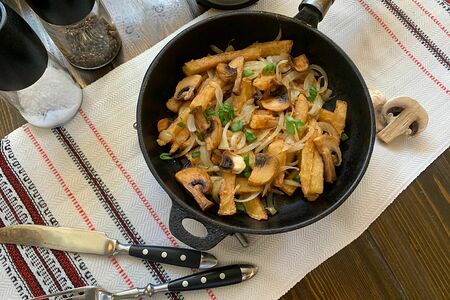 Жареный картофель с грибами