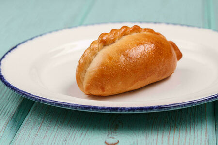 Пирожок с вишней