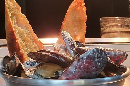 Мидии Дижон с сырным соусом