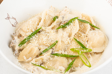 Пельмени с индейкой в трюфельно-грибном соусе