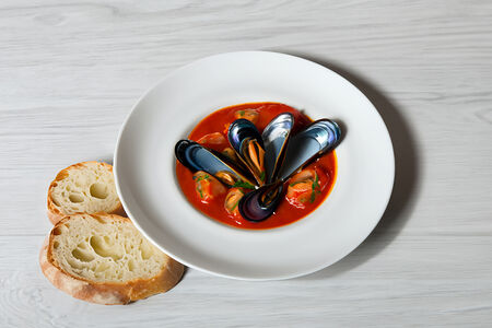 Мидии в томатном соусе