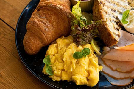 Континентальный завтрак с карбонадом