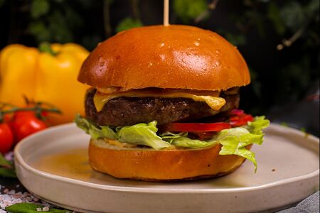 Классический бургер с мраморной говядиной