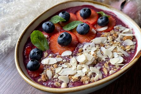 Смузи боул с ягодами