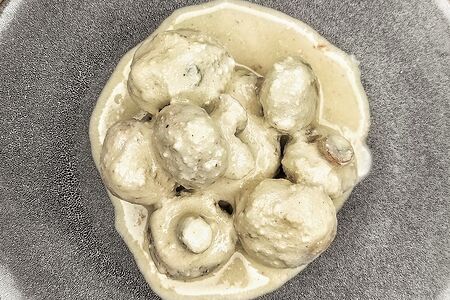 Грибы в сметане