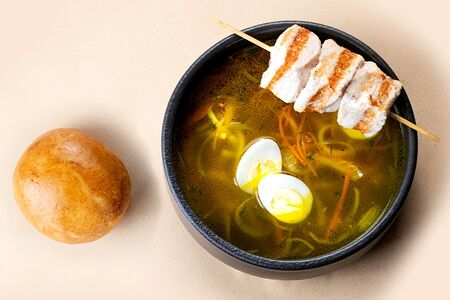 Куриный суп с пирожком