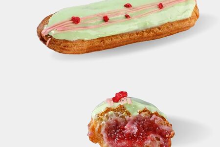 Фисташка-малина эклер