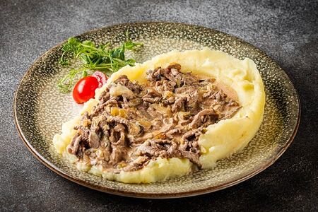 Бефстроганов с картофельным пюре