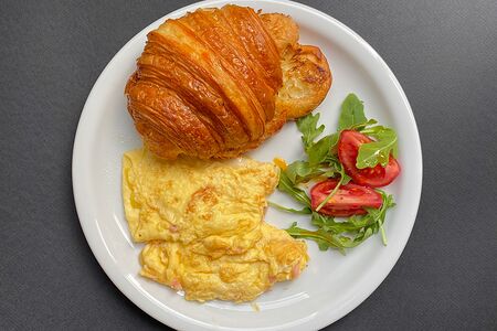 Омлет с ветчиной и сыром