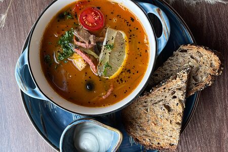 Солянка сборная с черносливом 