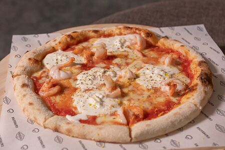 Пицца с креветками и сыром страчателла