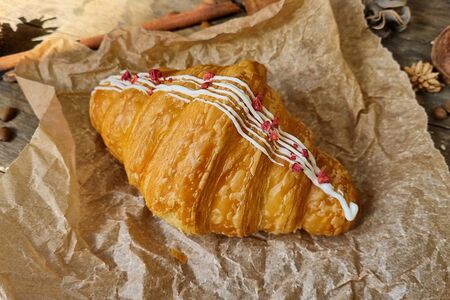 Круассан ягодный