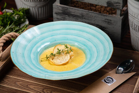 Сырный крем-суп с хрустящим багетом