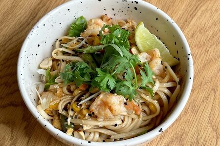 Лапша с креветками в азиатском стиле