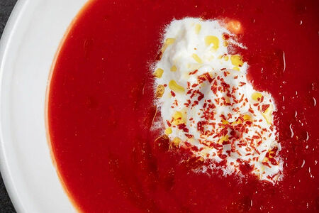 Гаспачо со страчателлой и томатным маслом