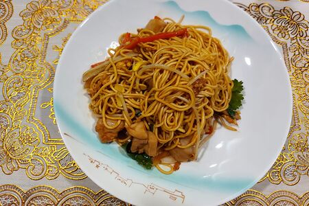 Яичная лапша с курицей