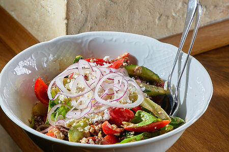 Греческий салат на компанию