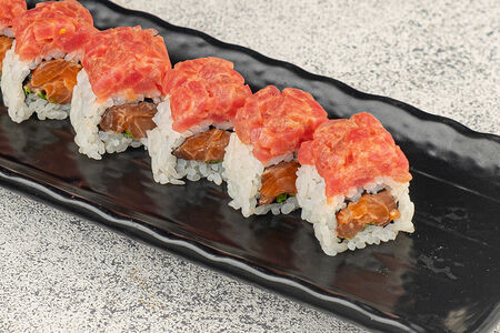 Спайси-ролл с лососем и тунцом