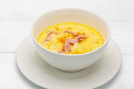 Суп сырный с охотничьими колбасками