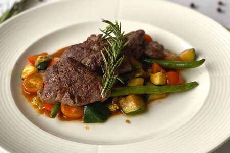 Медальоны из говядины