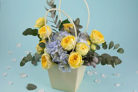 Букет цветов Желтая роза с гортензией