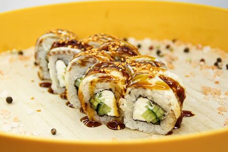 Ролл Канада с угрём