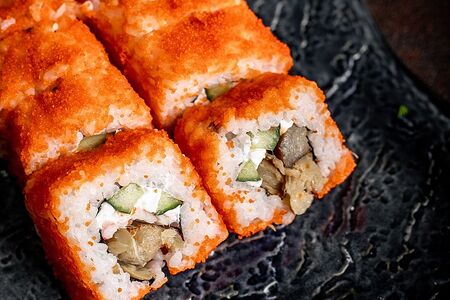 Ролл Калифорния с угрём