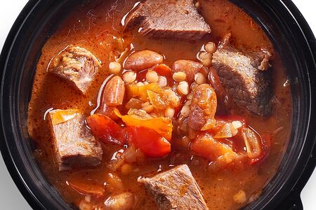 Венгерский суп с говядиной и фасолью