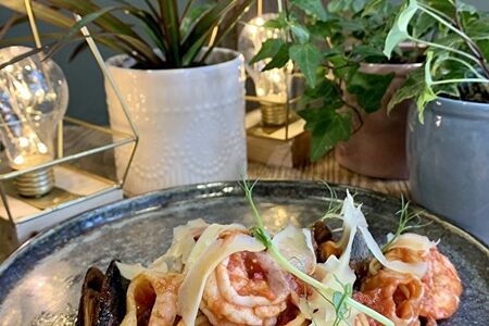 Итальянская паста с креветками и мидиями