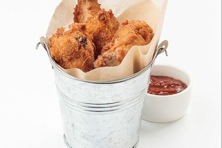 Куриные крылышки большая порция и соус