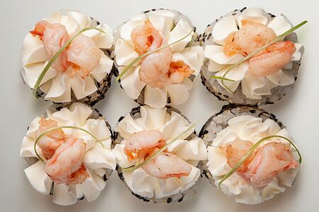 Сливочный ролл с креветкой и авокадо New