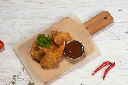 Креветки Темпура с соусом сладкий Чили