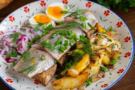 Бочковая сельдь с маринованным луком