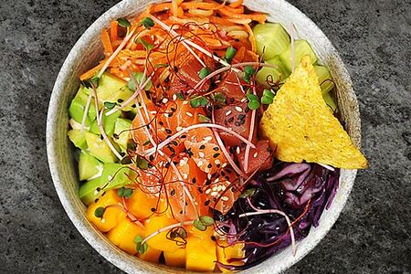 Поке с лососем и тунцом