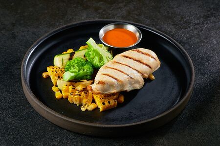 Куриная грудка с овощами на гриле