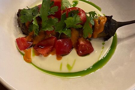 Печеный баклажан и мусс из сулугуни