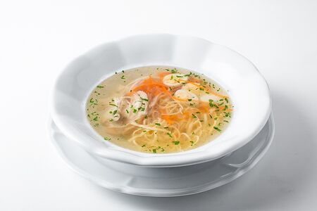 Суп куриный с лапшой и перепелиным яйцом