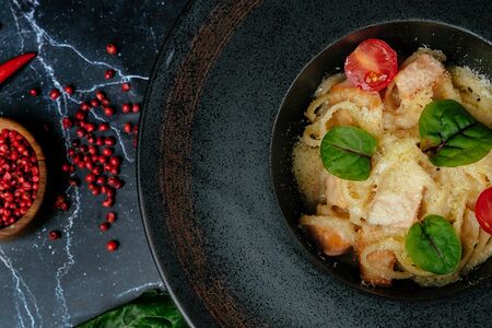 Паста с семгой и соусом Шампань