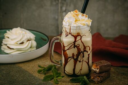 Коктейль Сникерс