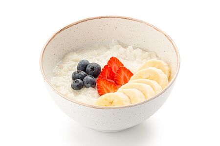 Каша рисовая со свежими ягодами