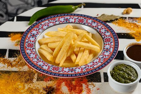 Френч фрай с соусом чатни