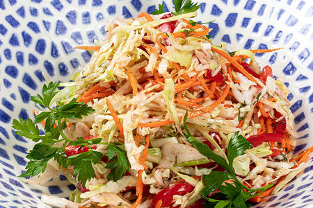 Салат из молодой капусты