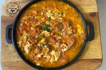 Яичница с помидорами