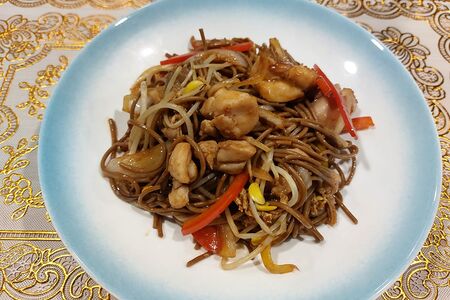 Гречневая лапша с курицей