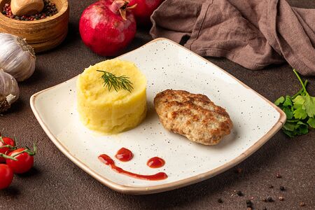 Куриная котлета с картофельным пюре