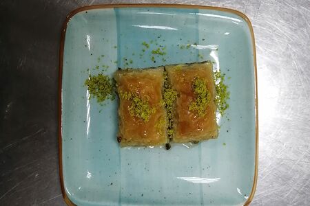 Пахлава с грецким орехом в начинке